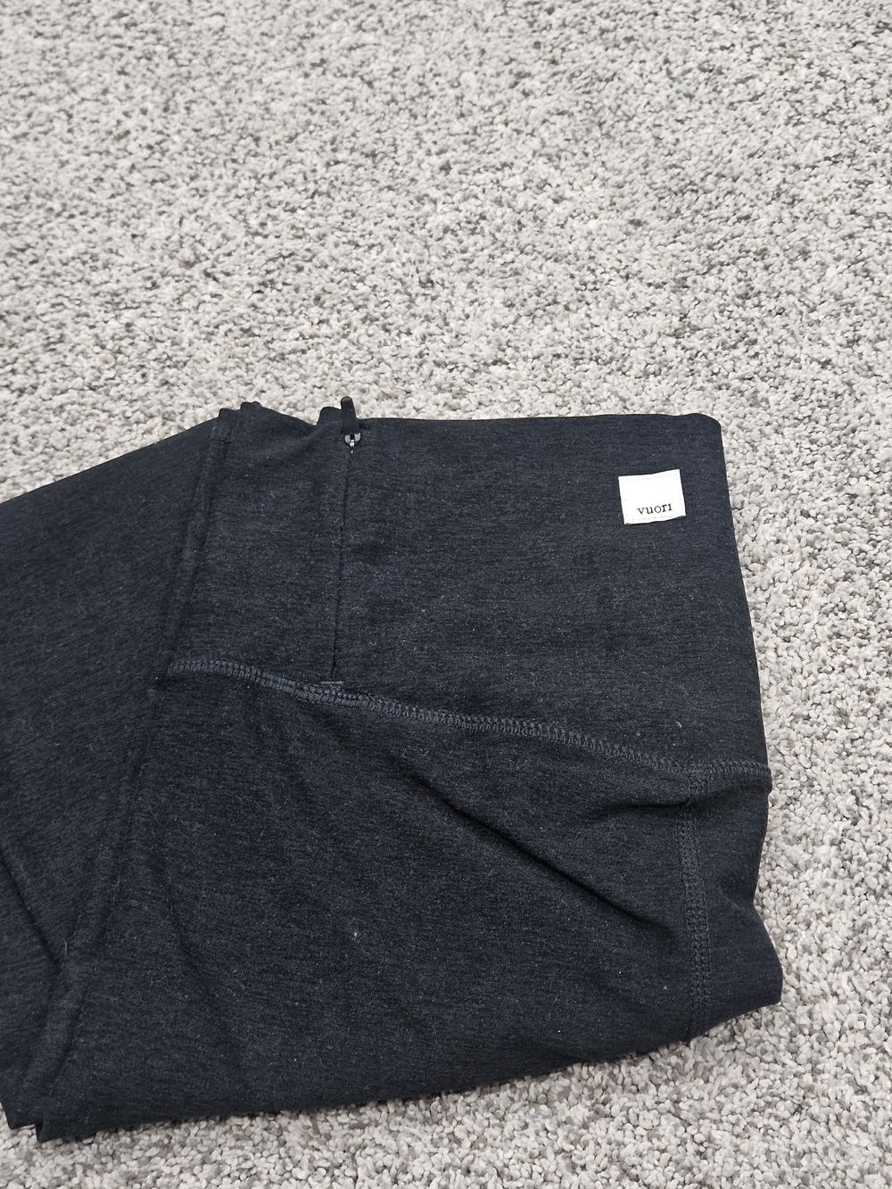 Vuori Women’s Black Leggings with Small Logo Patch